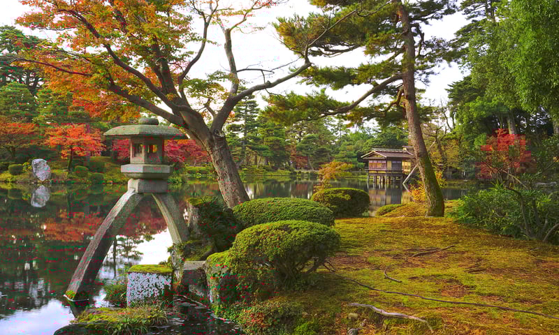Discover the serene beauty of Kanazawa's Kenrokuen Garden.