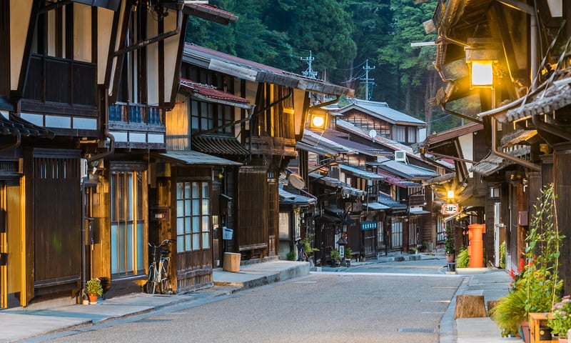 Admire the Edo-period architecture in Narai-juku, Japan.