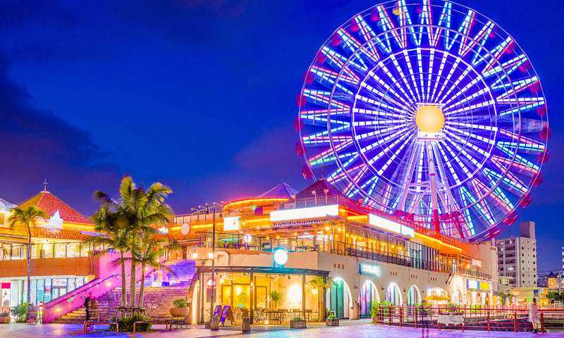 Stay longer in Chatan to enjoy the lively entertainment at the Mihama American Village.