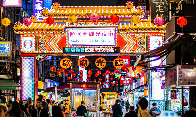 Search for souvenirs in the buzzing Raohe Night Market during leisure time in Taipei.