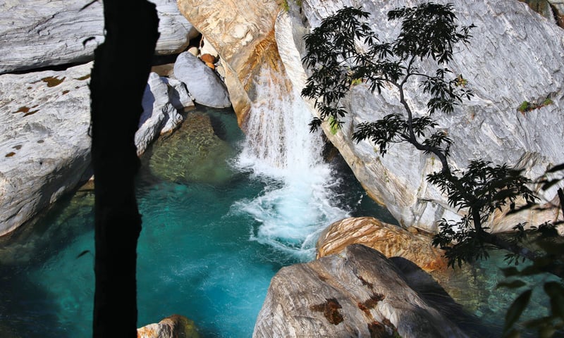 Be amazed at the stunning gorges in Taroko National Park, Taiwan.