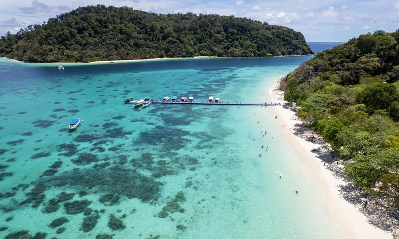 Discover the twin islands of Koh Rok in Mu Ko Lanta NP (optional activity, extra charges apply).