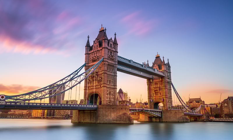 London Bridge is the oldest river crossing over the River Thames (Itinerary 2).