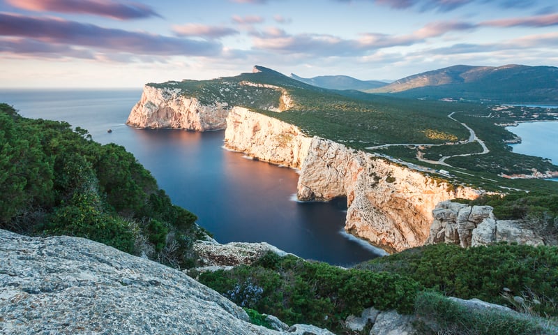 See the fossil-rich limestone cliffs of Capo Caccia.