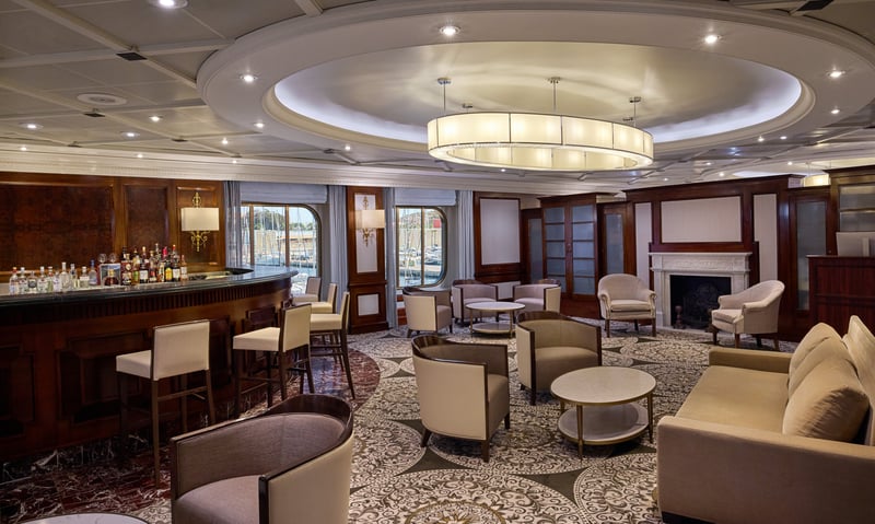 Socialise and make new friends at the Discoveries Lounge onboard Azamara Pursuit.