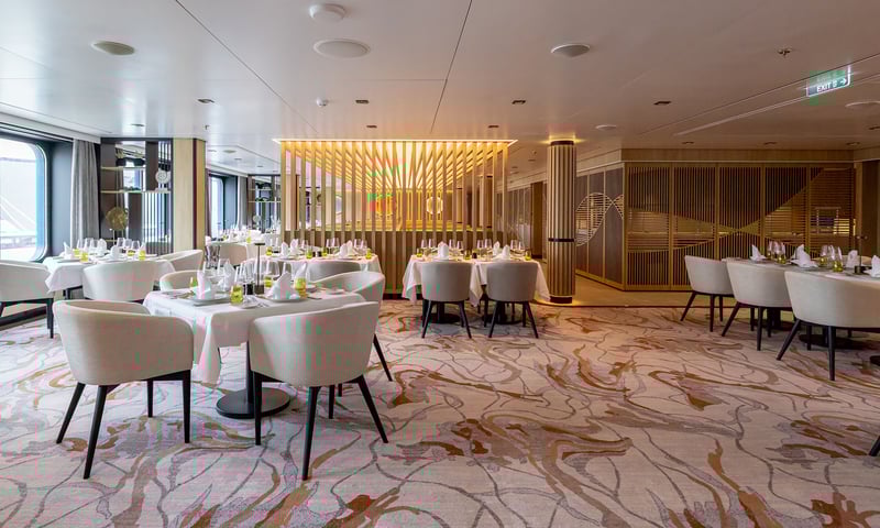 Dine on world-class menus in the Swan Restaurant, SH Minerva.