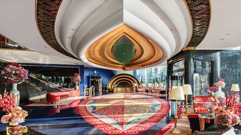 Lobby lounge
