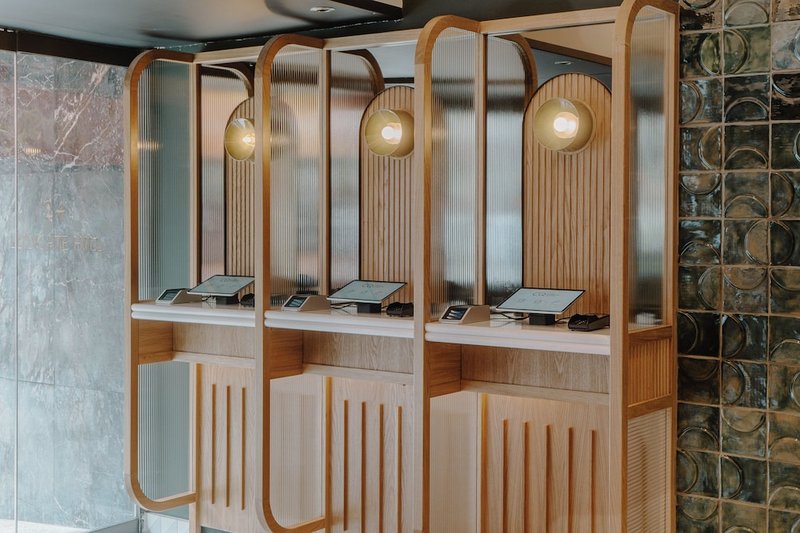 Check-in/check-out kiosk