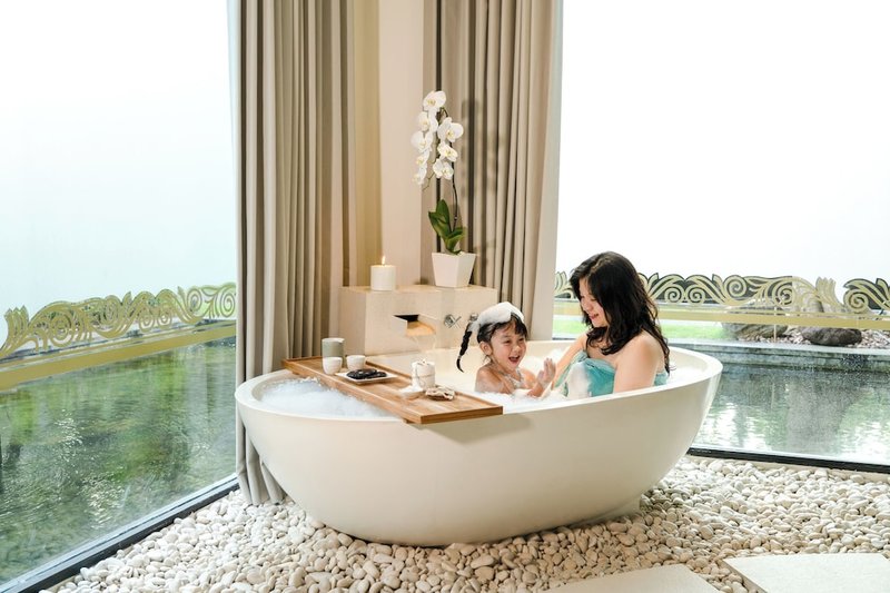 Indoor spa tub