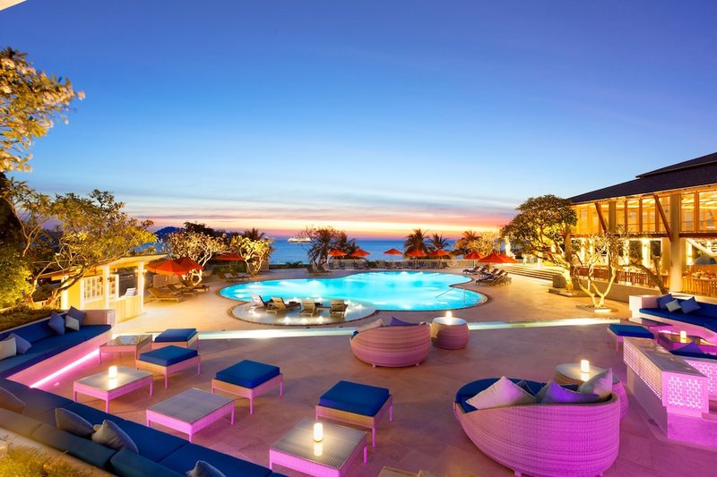 Poolside bar