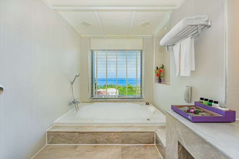 Jetted tub
