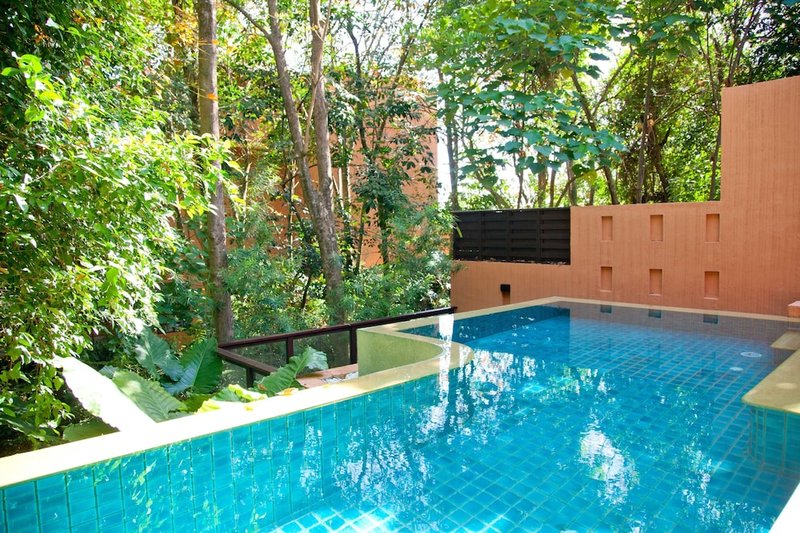 Private pool