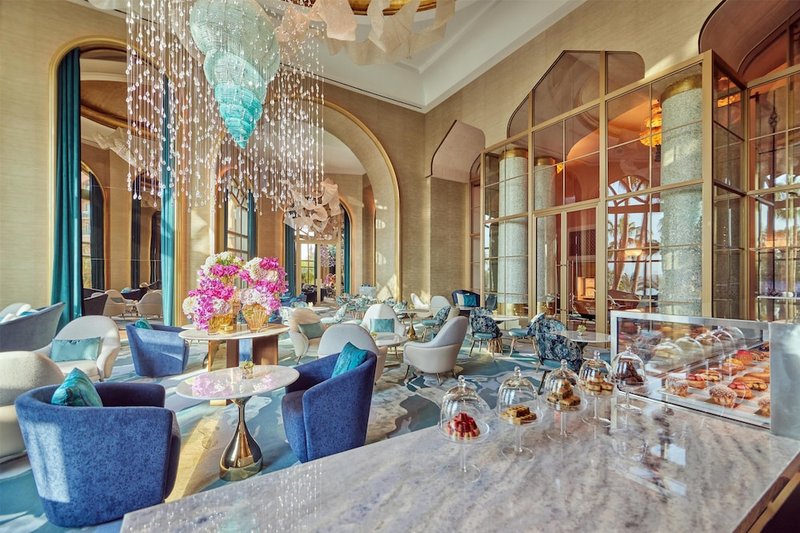 Lobby lounge