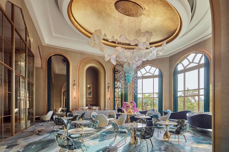 Lobby lounge