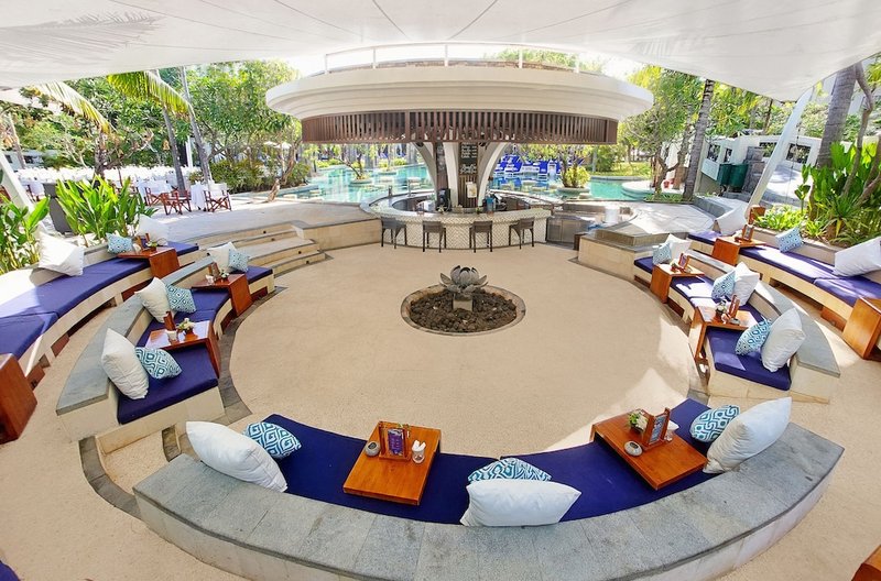 Poolside bar